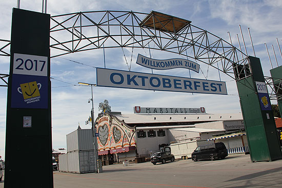 Aufbau Oktoberfest 2017 am 04.09.2017 (&copy;Foto: Marikka-Laila Maisel)